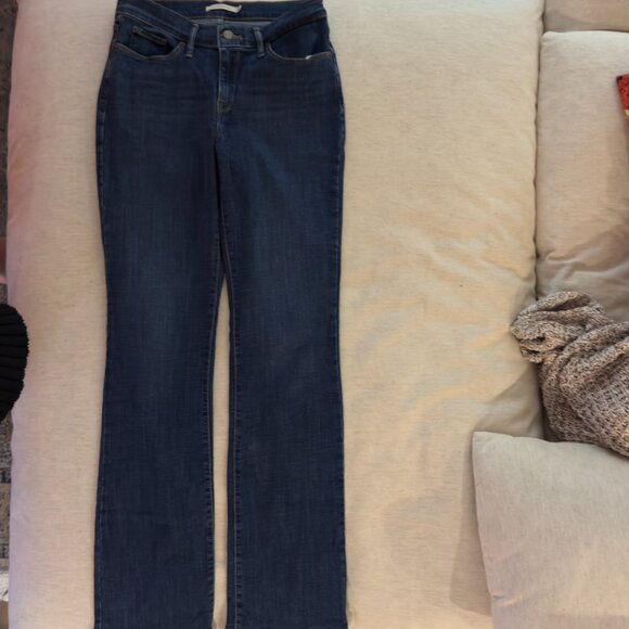 Levi's Classic Bootcut Women's Jeans (Size 28) - Picture 10 of 15